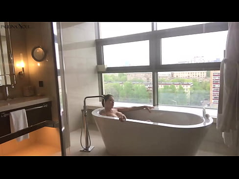 ❤️ 巨大的宝贝 激情地在浴室里撸起了她的阴部 ️ Porn video❌️❤