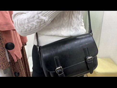 ❤️ 年轻婊子FeralBerry在试衣间用假阳具公开自慰 ️ Porn video❌️❤