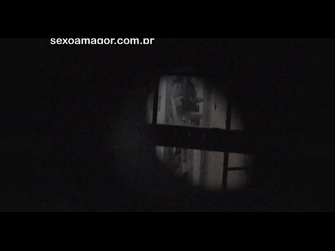 ❤️ 金发女郎被隐藏在空心砖后面的邻居偷窥者偷偷录影 ️ Porn video❌️❤