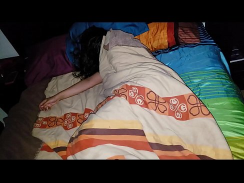 ❤️ 继子在年轻的继母睡觉时责骂她 ️ Porn video❌️❤