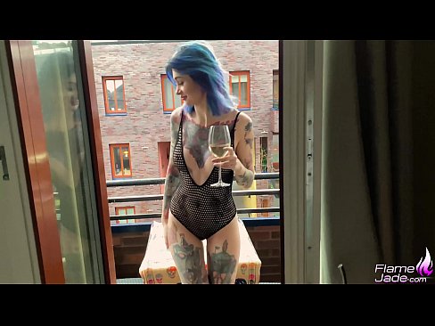❤️ 巨大的女孩大口吸吮，在空旷的天空下热情地做爱 ️ Porn video❌️❤